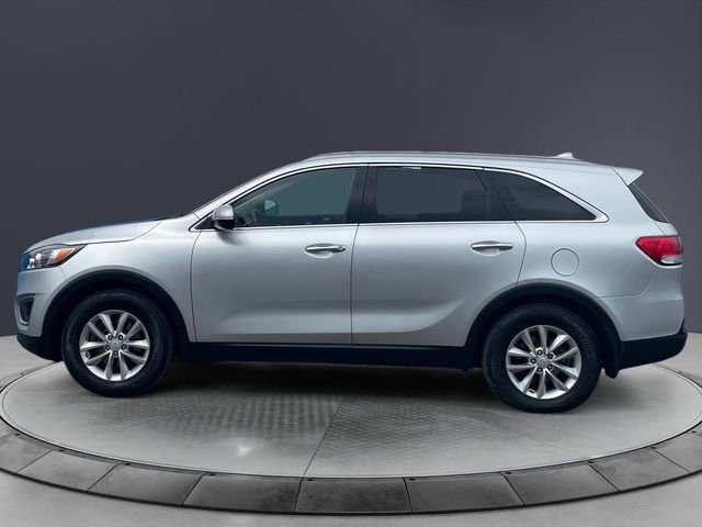Used 2018 Kia Sorento FWD image 2