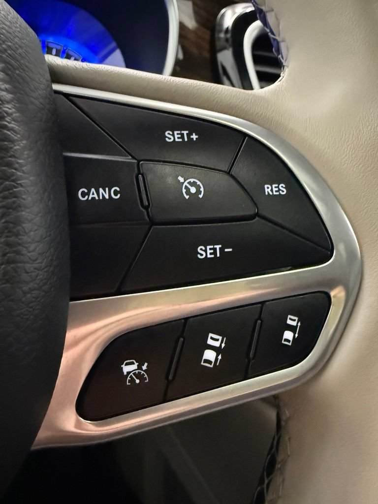 Used 2021 Chrysler Pacifica Limited w/ Uconnect Theater Family Group AWD/4WD image 51