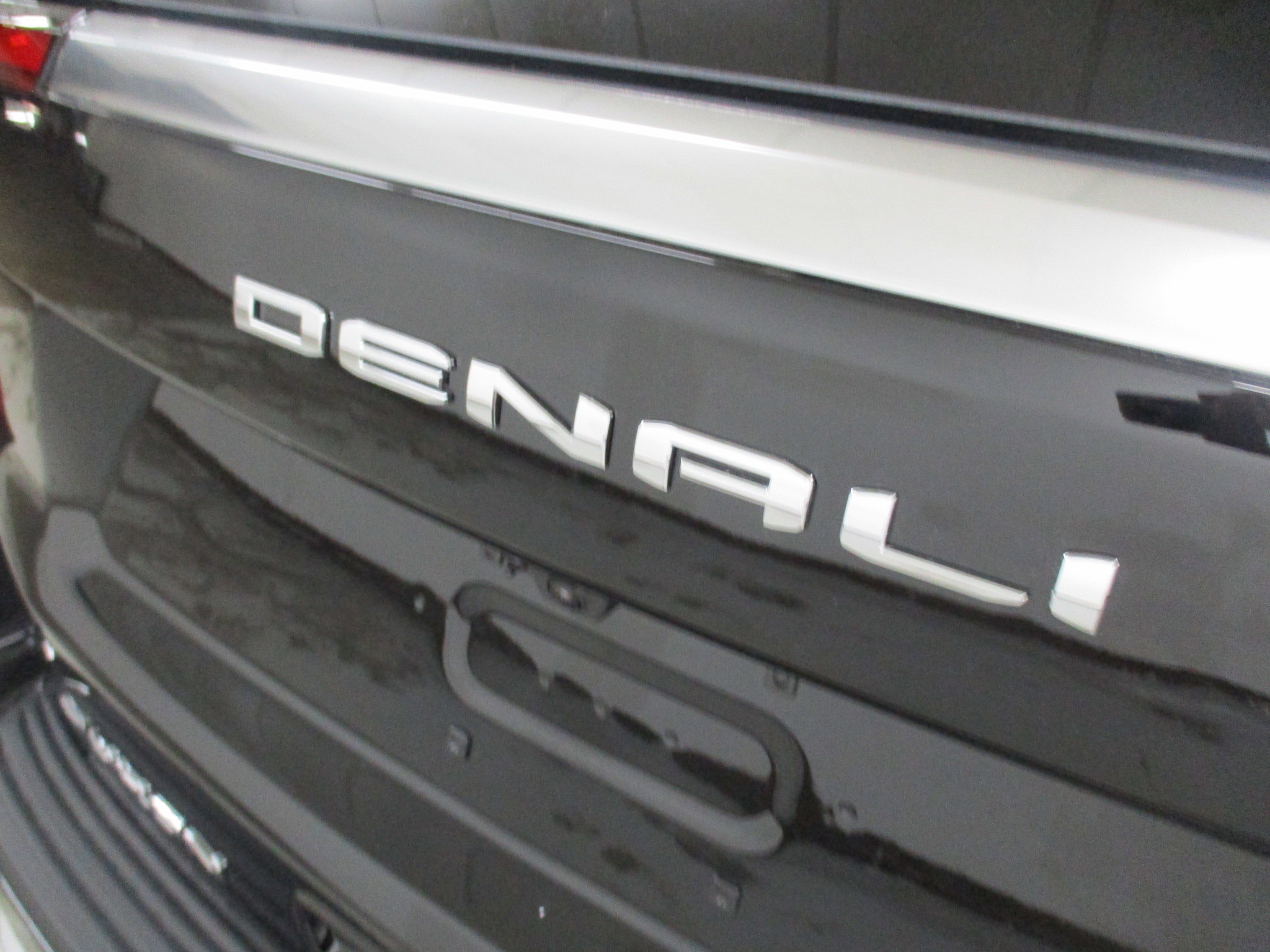 New 2026 GMC Yukon Denali w/ Sun & Power Step Package AWD/4WD image 8