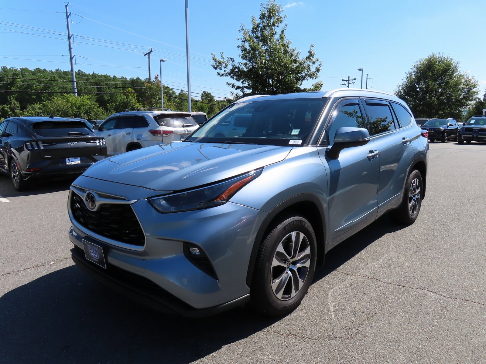 Used 2022 Toyota Highlander XLE image 3