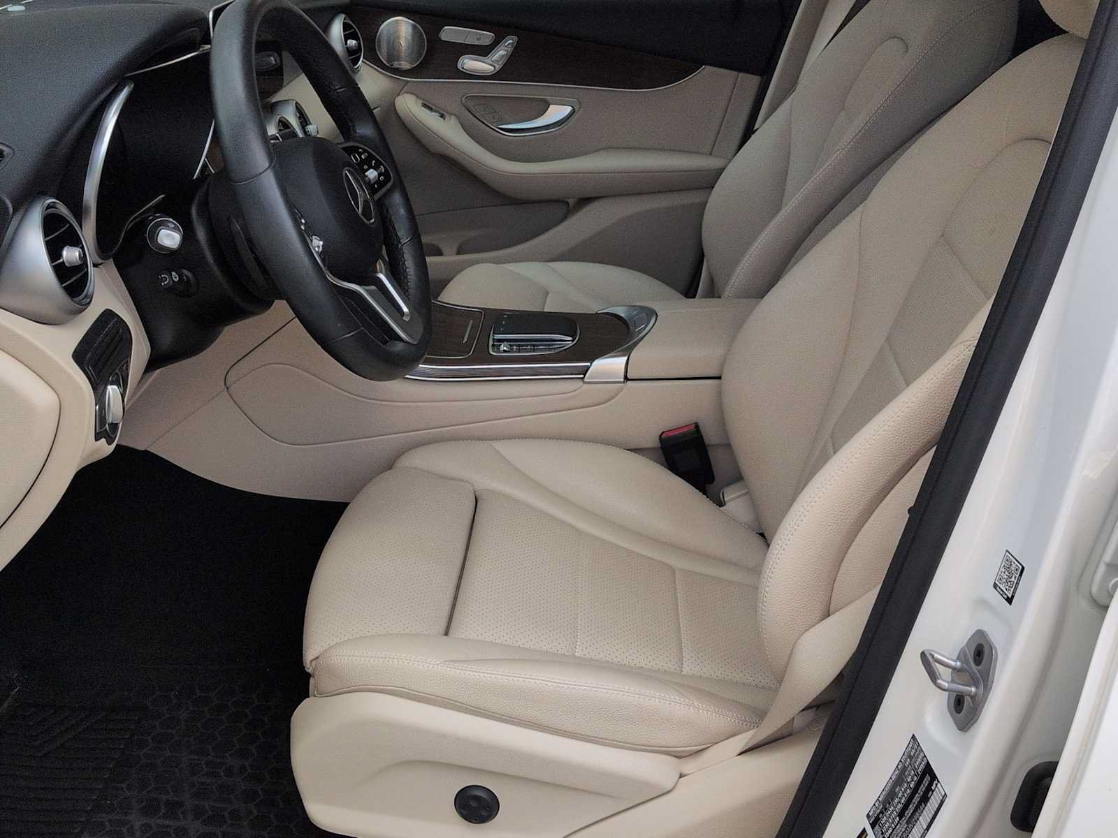 Used 2021 Mercedes-Benz GLC 300 4MATIC image 17