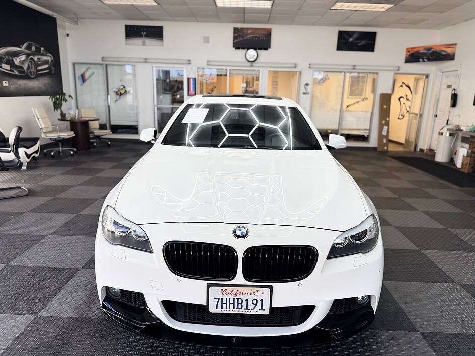 Used 2013 BMW 550i Sedan w/ Executive Pkg RWD image 2