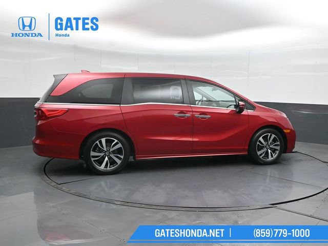 Certified 2024 Honda Odyssey Touring image 3