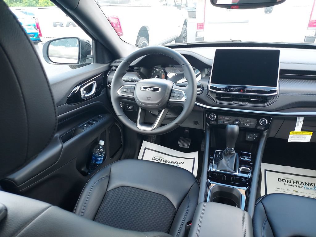 New 2026 Jeep Compass Latitude AWD/4WD image 15