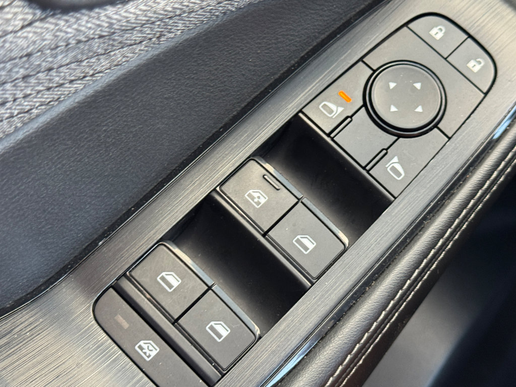 Used 2023 Nissan Rogue SV AWD/4WD image 23