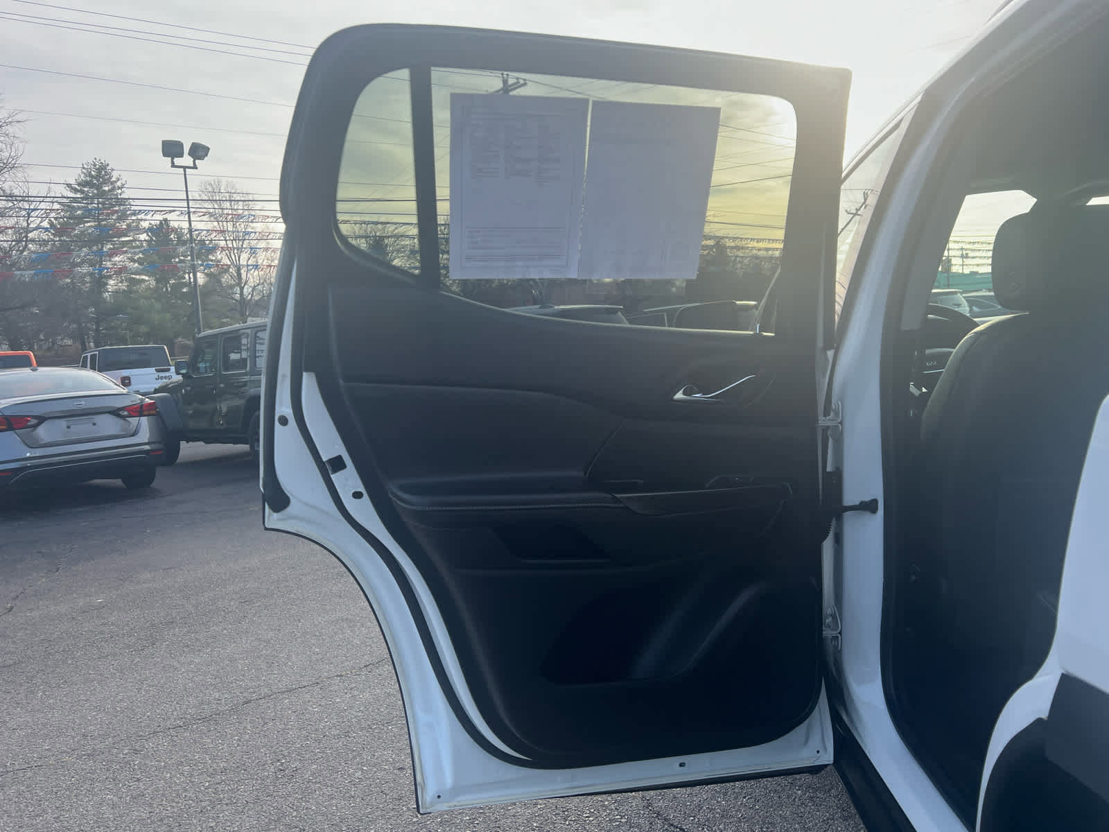 Used 2023 GMC Acadia SLT image 12