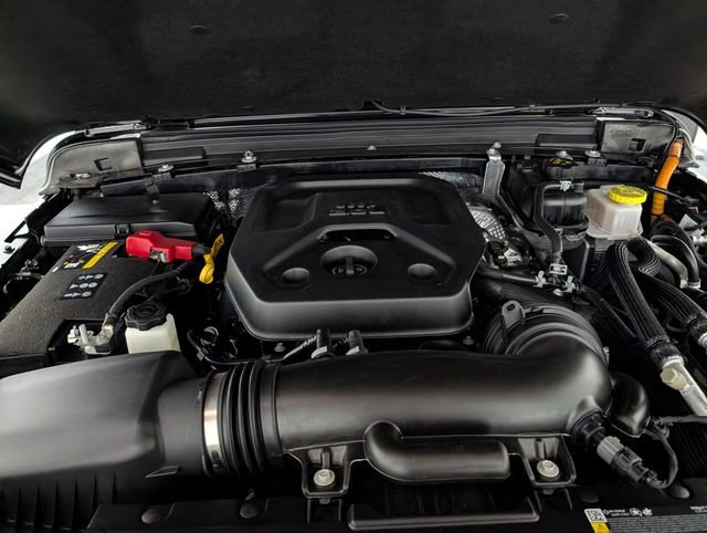 Used 2025 Jeep Wrangler Unlimited Sahara AWD/4WD image 27