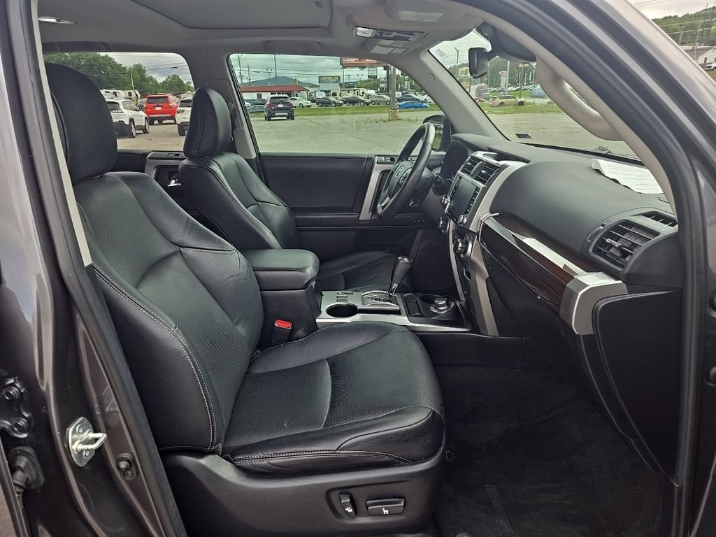 Used 2022 Toyota 4Runner Limited AWD/4WD image 21