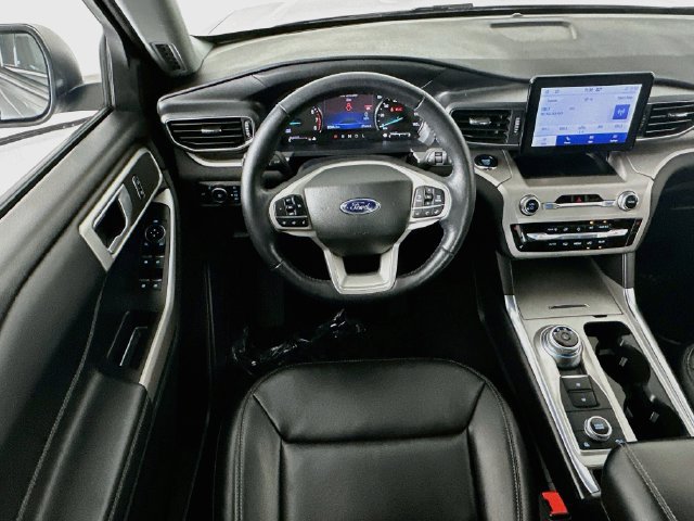 Used 2023 Ford Explorer XLT w/ Equipment Group 202A AWD/4WD image 21