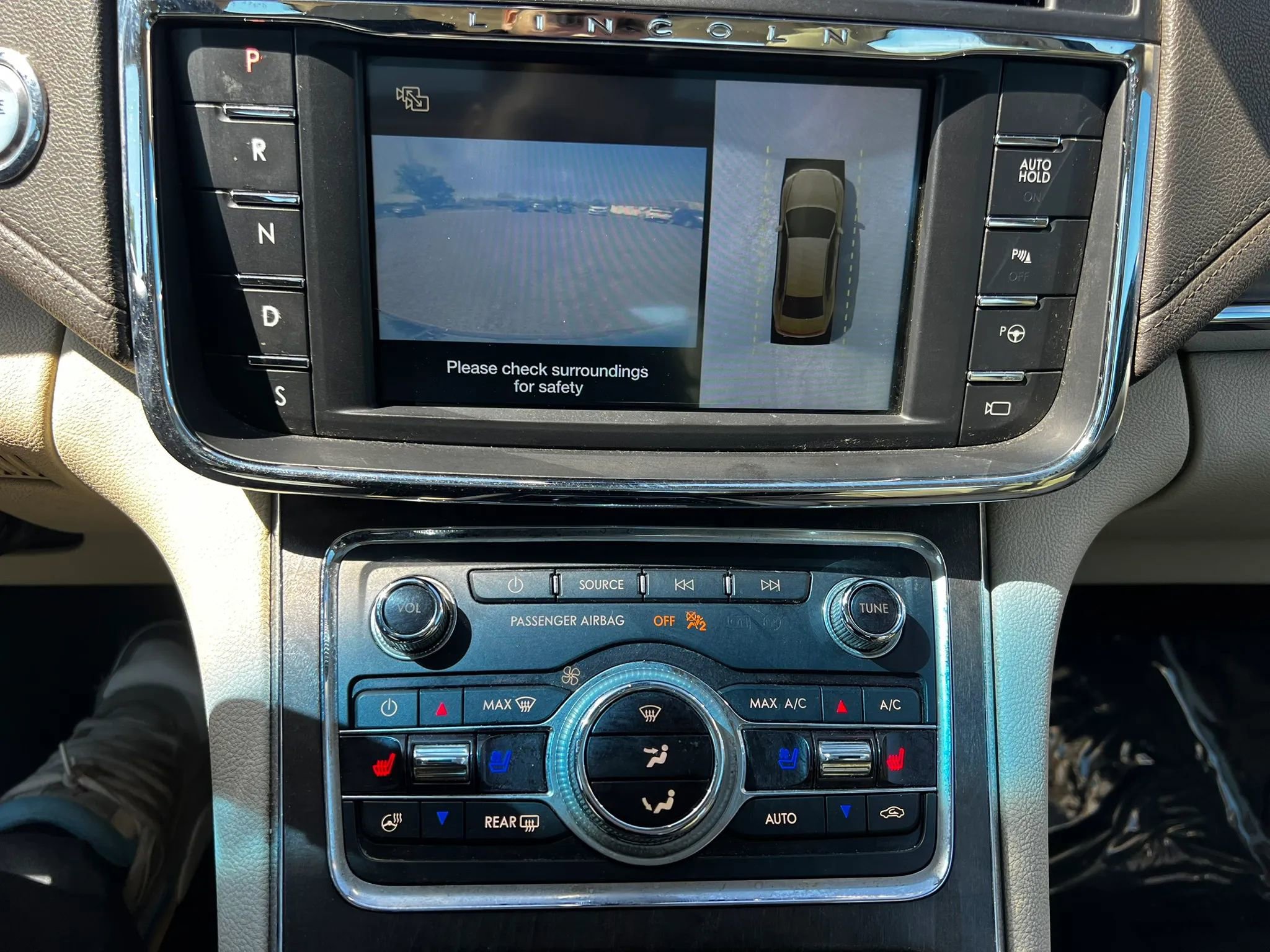 Used 2017 Lincoln Continental Reserve w/ Technology Package FWD image 18