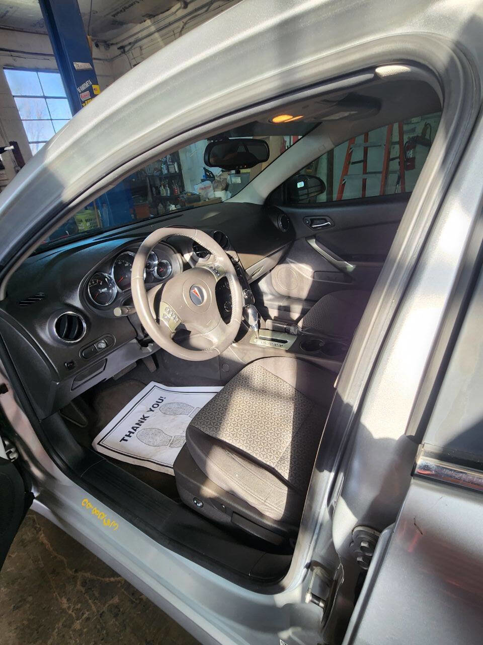 Used 2010 Pontiac G6 Base 4dr Sedan image 11