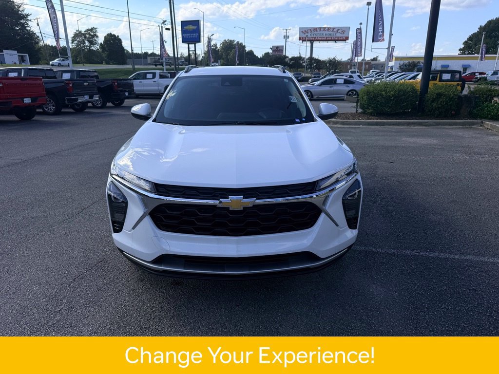 Used 2025 Chevrolet Trax LT w/ LT Convenience Package FWD image 18