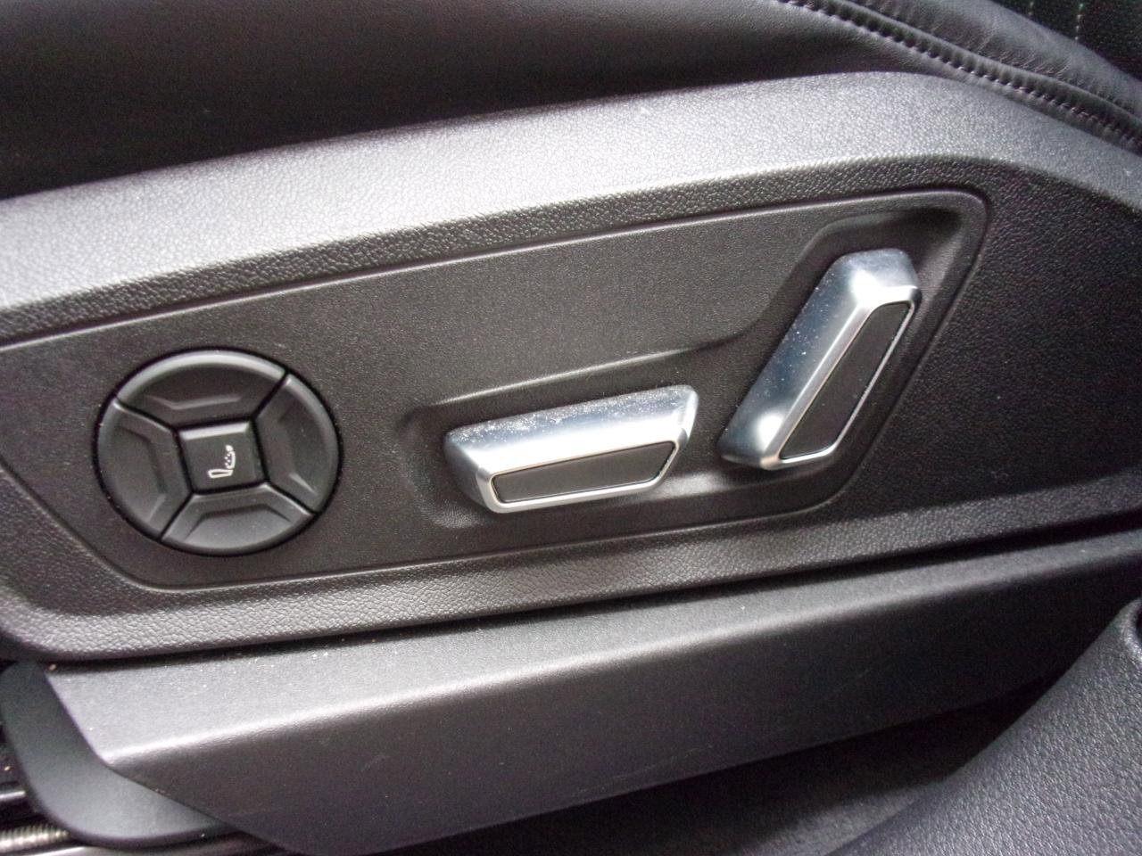 Used 2019 Audi e-tron Prestige w/ Prestige Package AWD/4WD image 19