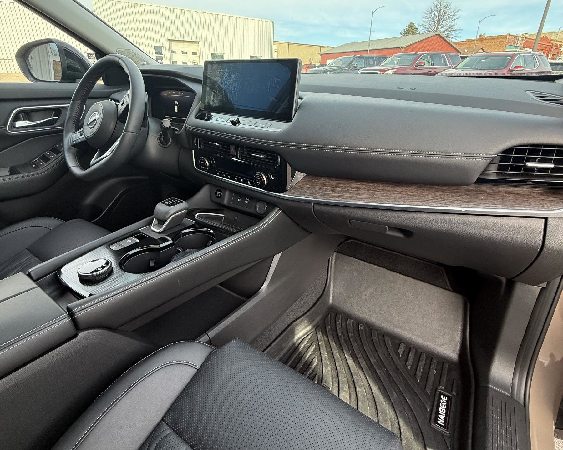 Used 2024 Nissan Rogue Platinum image 9