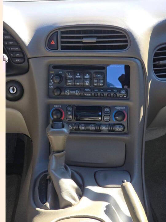 Used 2004 Chevrolet Corvette Coupe w/ Preferred Equipment Group image 18