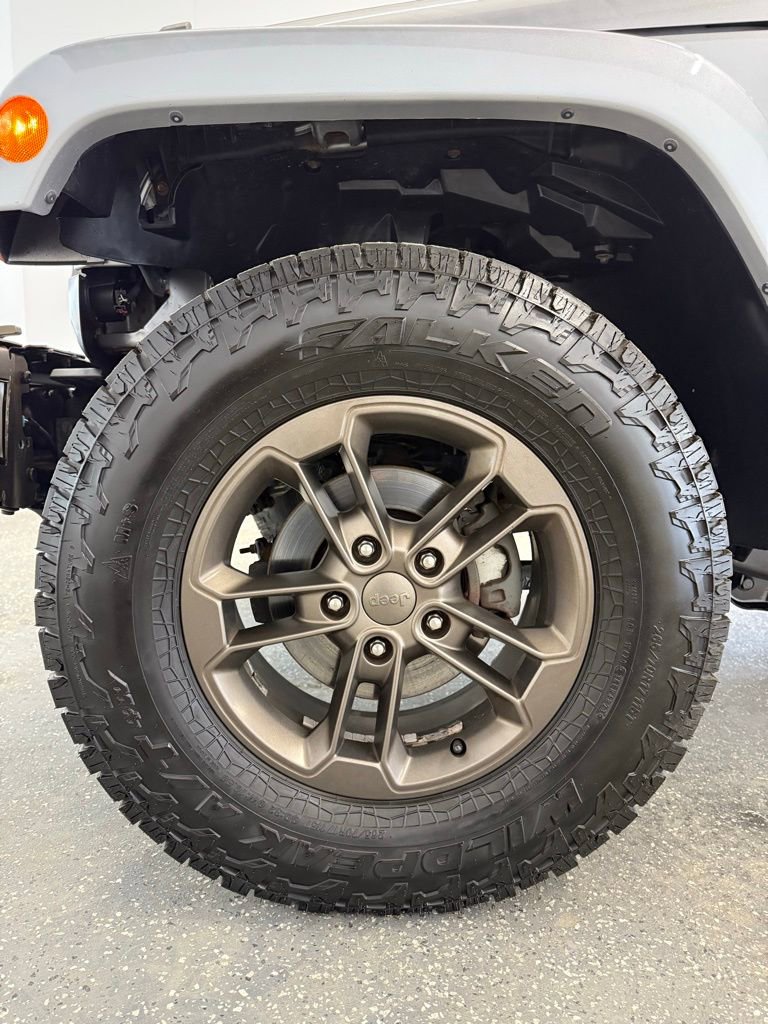 Used 2017 Jeep Wrangler Unlimited Sahara image 30