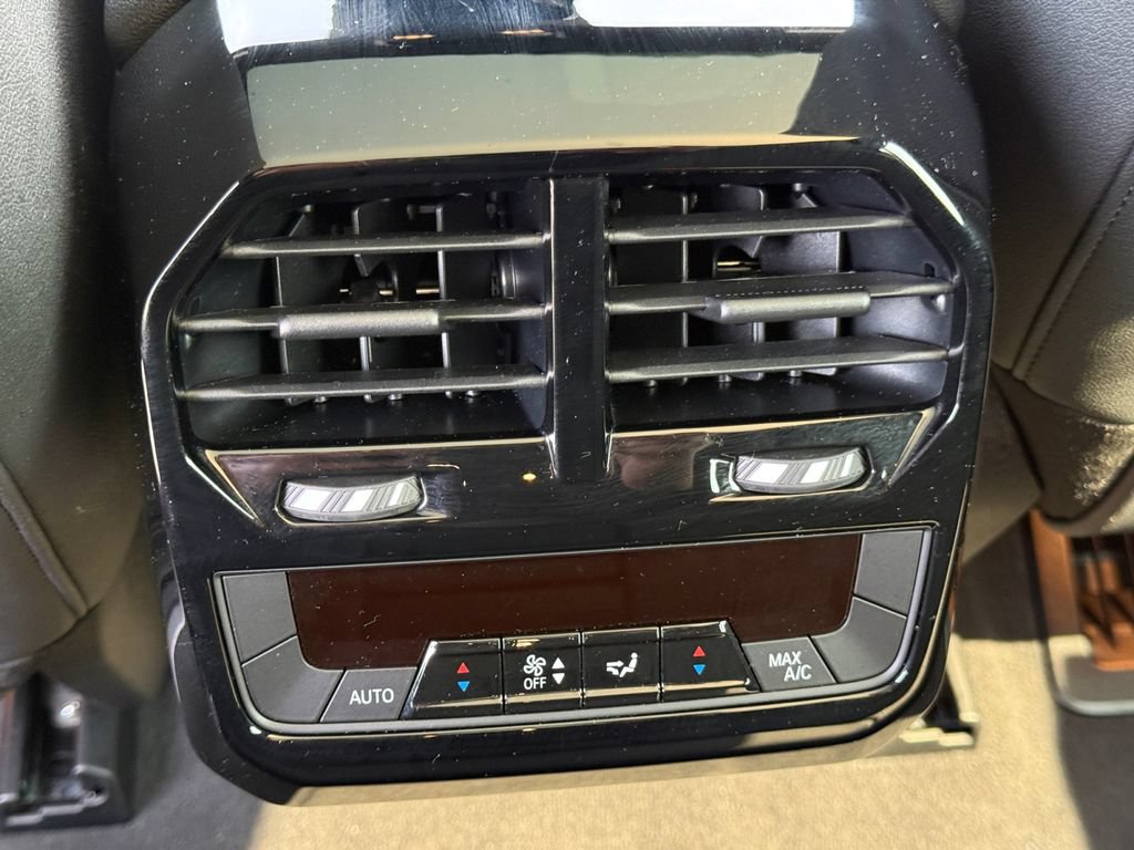 Used 2025 BMW iX xDrive50 AWD/4WD image 23