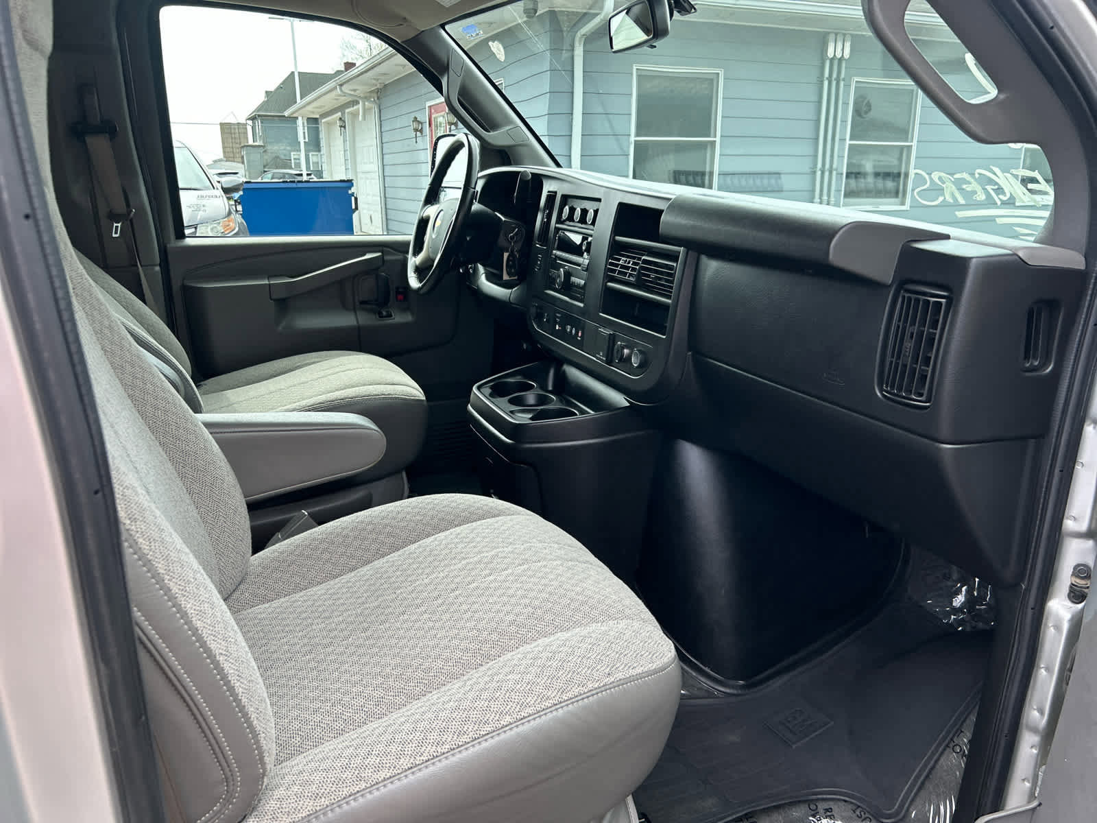 Used 2017 Chevrolet Express 3500 LT w/ LT Preferred Equipment Group RWD image 27