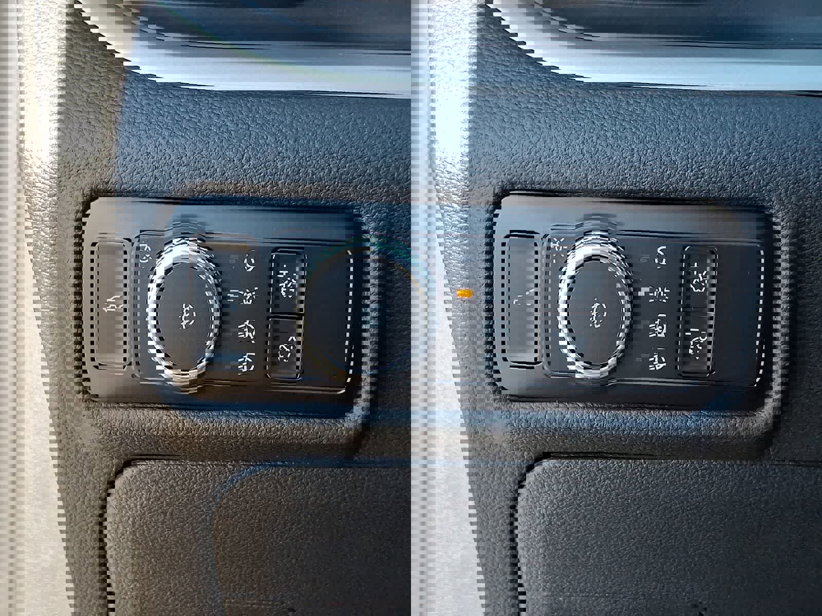 Used 2023 Ford Explorer XLT w/ Equipment Group 202A image 29