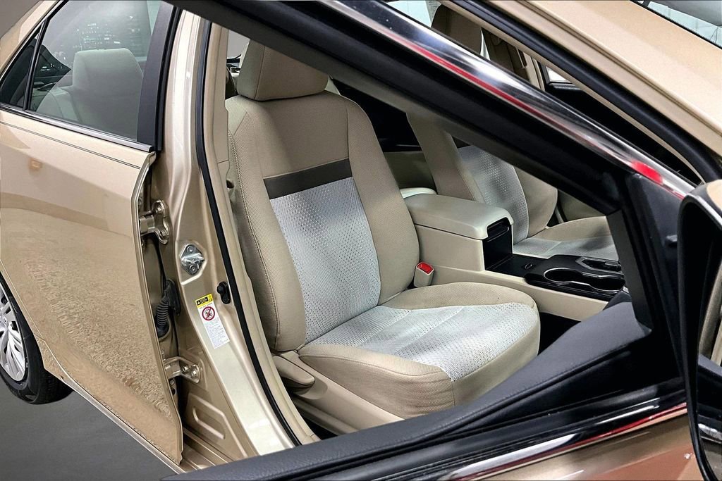 Used 2012 Toyota Camry LE image 27