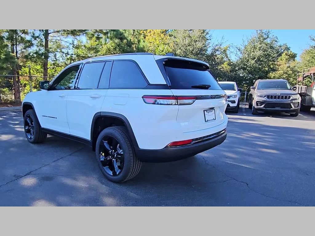 New 2025 Jeep Grand Cherokee Altitude RWD image 30