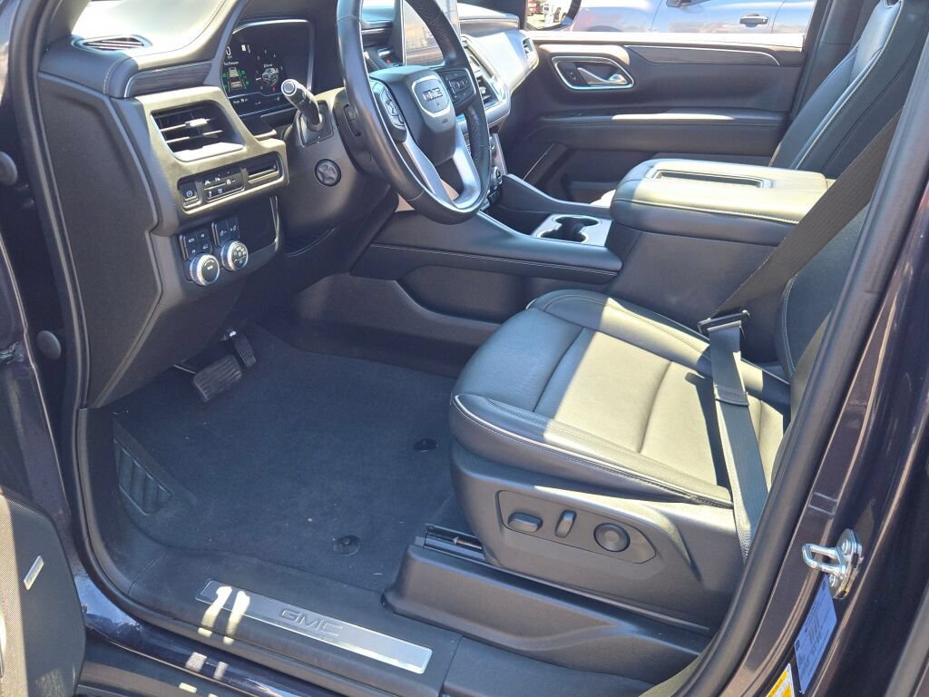 Certified 2023 GMC Yukon XL SLT w/ SLT Premium Package AWD/4WD image 28