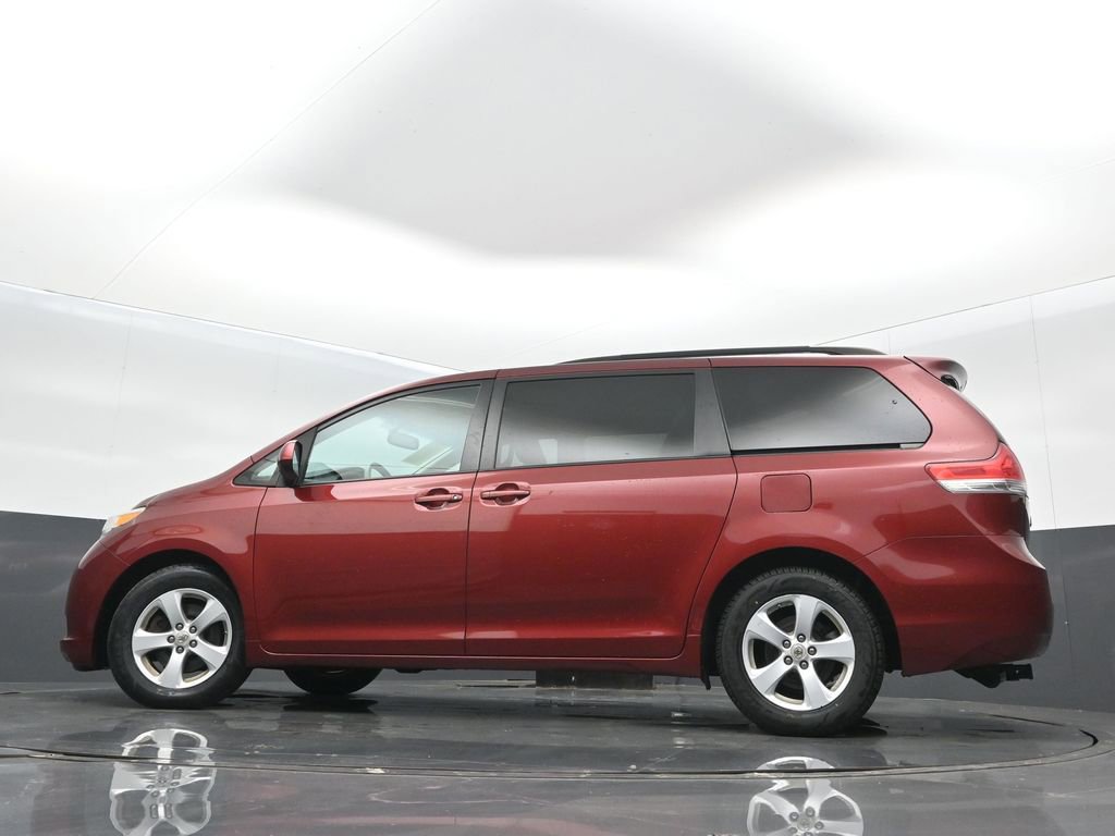Used 2012 Toyota Sienna LE w/ Towing Pkg image 27