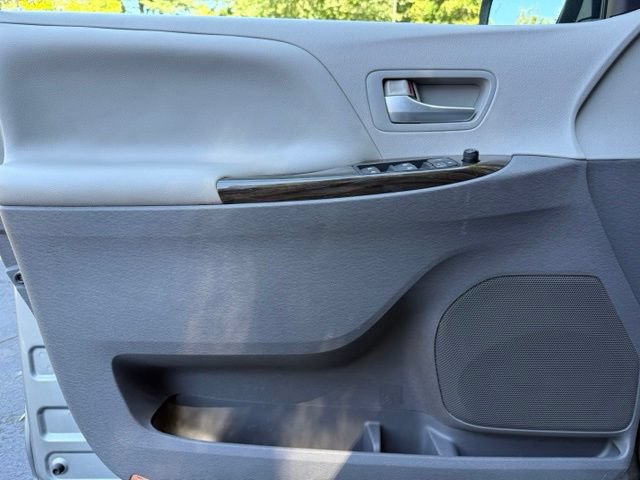 Used 2015 Toyota Sienna XLE w/ XLE Navigation Package FWD image 10
