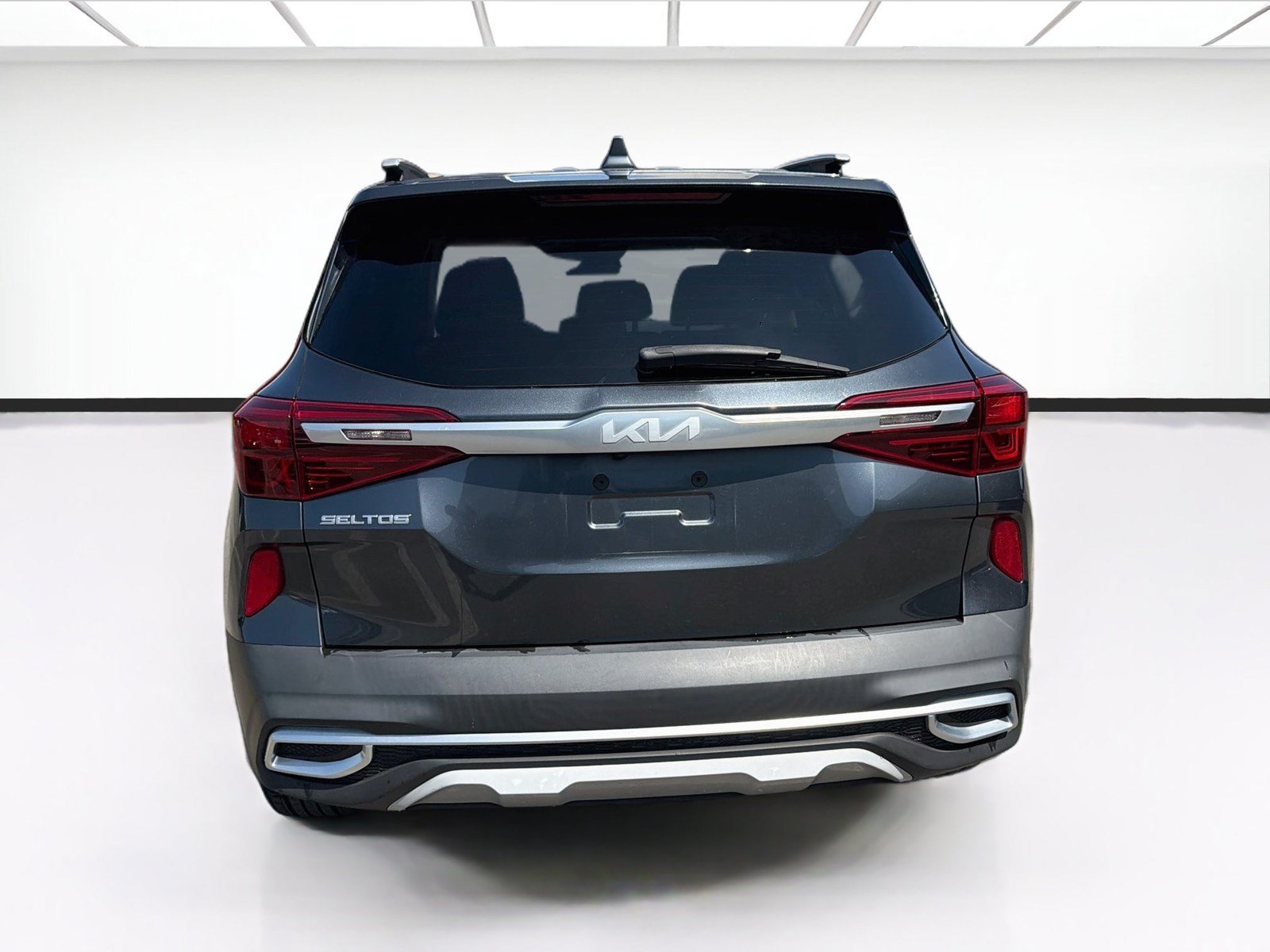 Used 2023 Kia Seltos S w/ Navigation Package FWD image 5