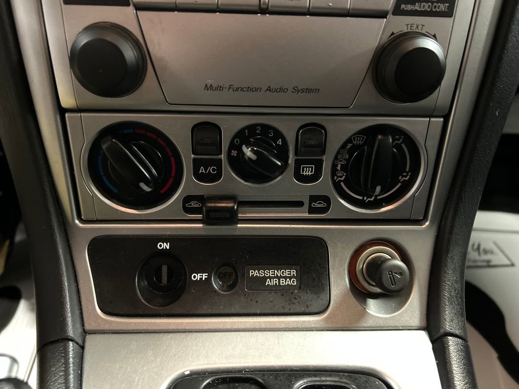 Used 2004 MAZDA MX-5 Miata w/ Cloth Azure Blue Pkg image 16