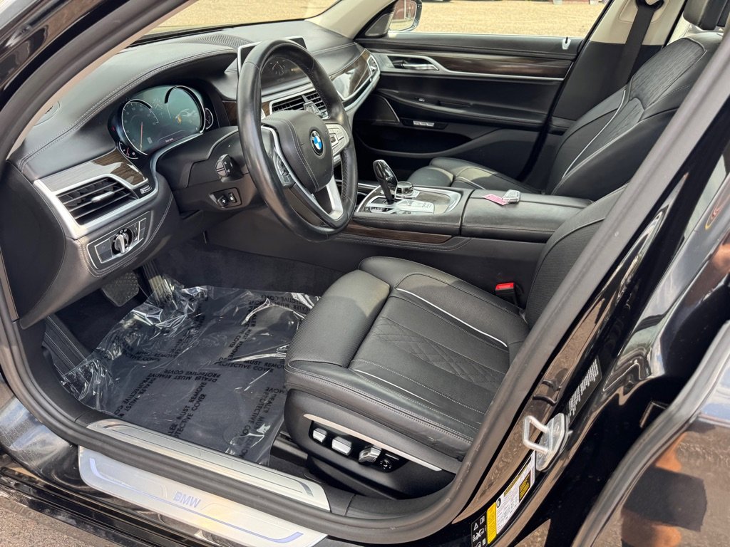 Used 2017 BMW 740i xDrive image 21
