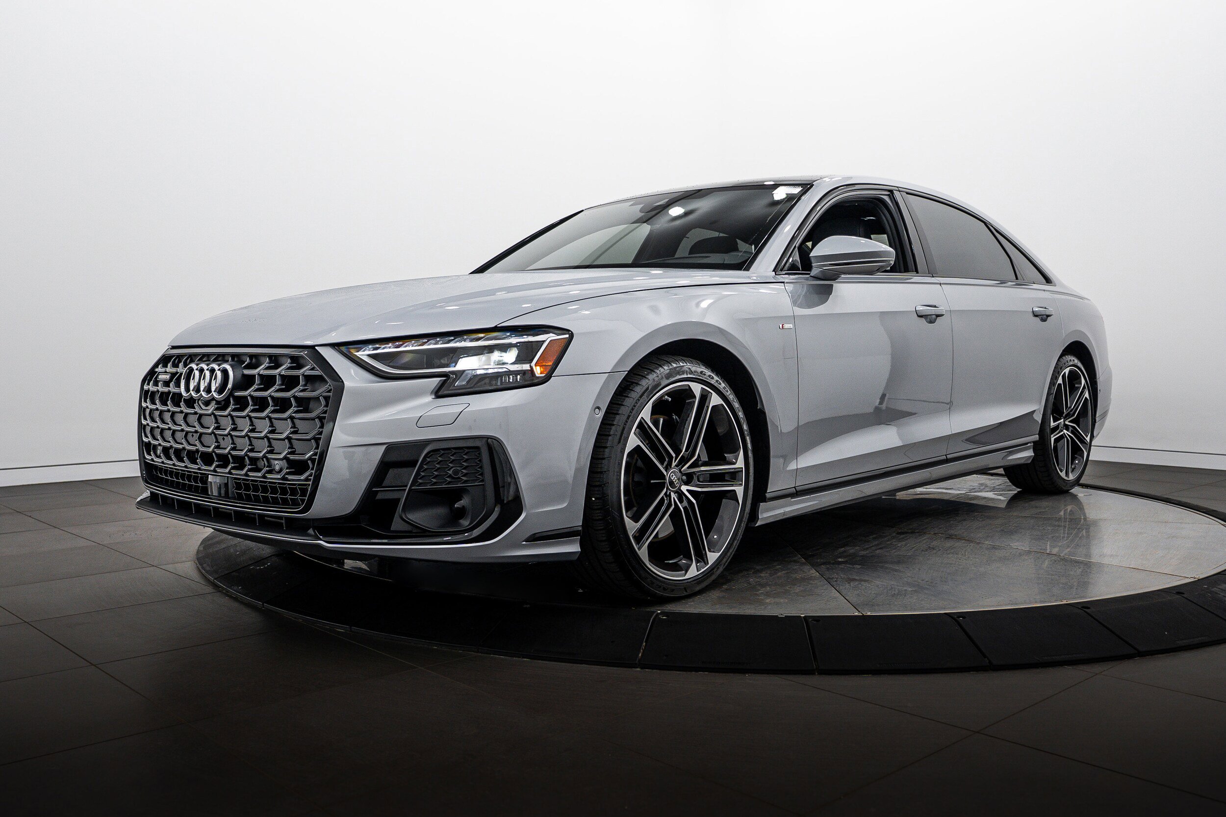 Used 2025 Audi A8 L 3.0T AWD/4WD image 7