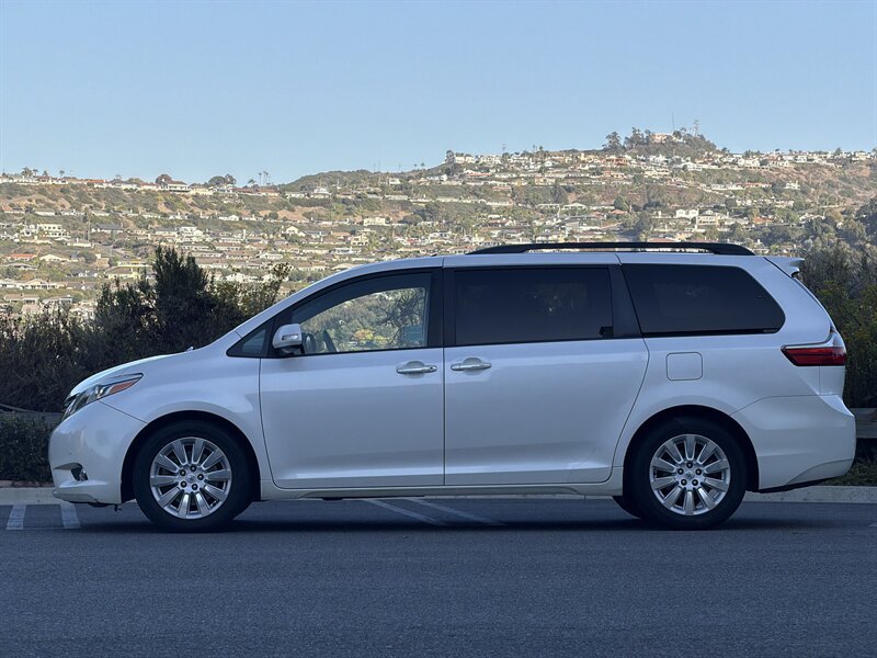 Used 2015 Toyota Sienna Limited Premium FWD image 3