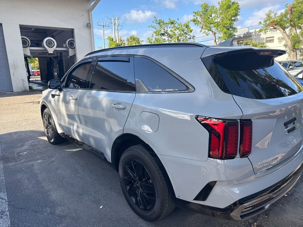 Used 2023 Kia Sorento EX w/ Panoramic Sunroof Package image 2