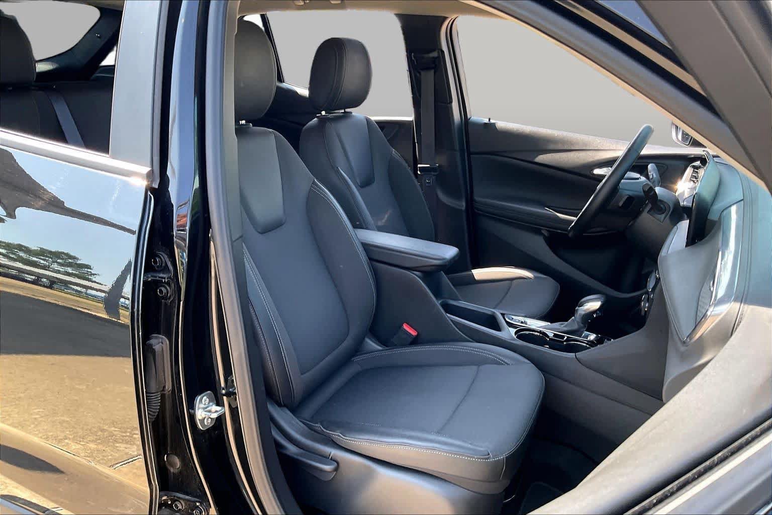 Used 2025 Buick Encore GX Preferred AWD/4WD image 9