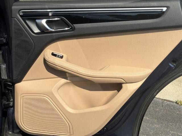 Used 2023 Porsche Macan AWD/4WD image 16