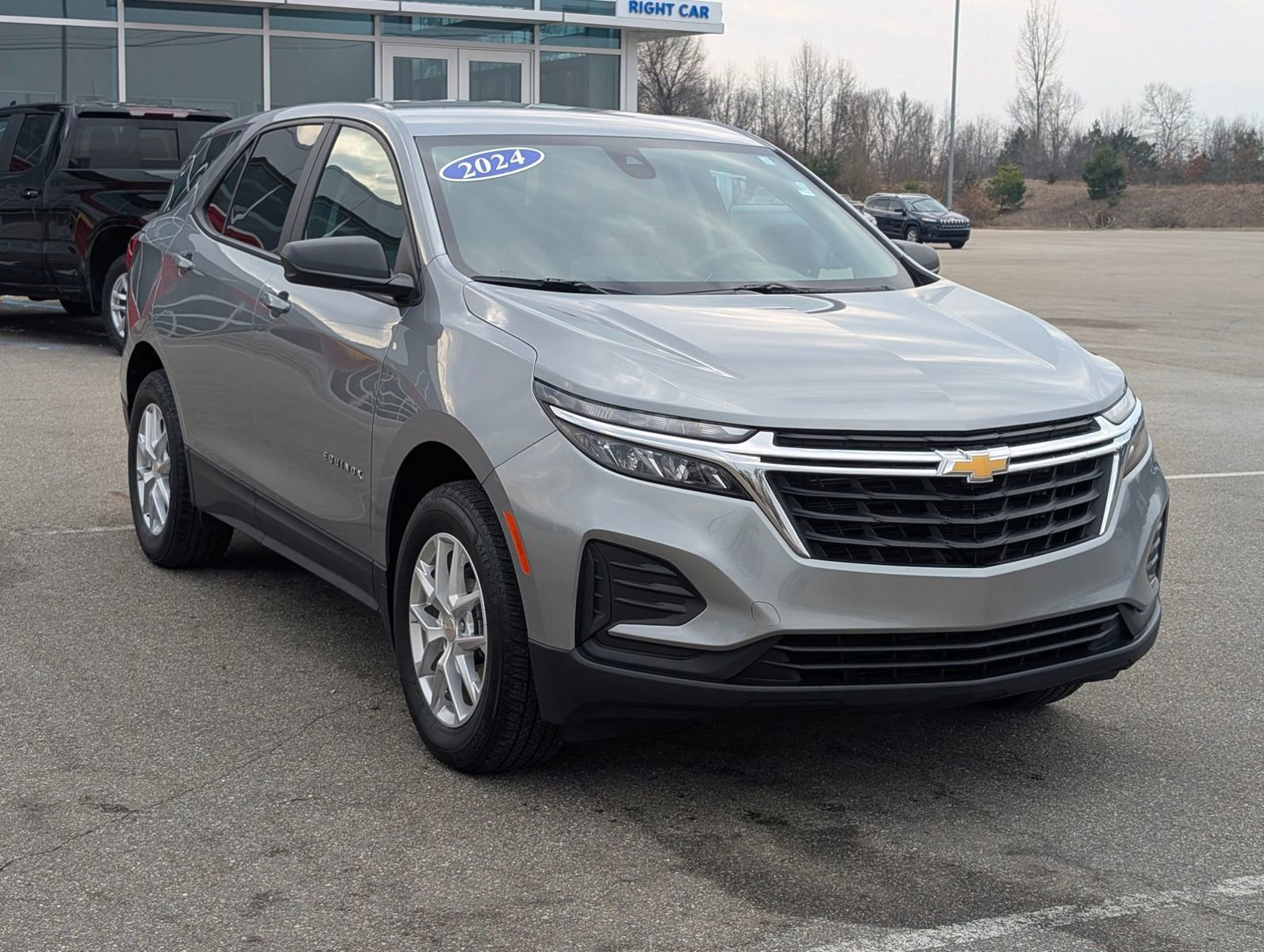 Used 2024 Chevrolet Equinox LS w/ LS Convenience Package image 3