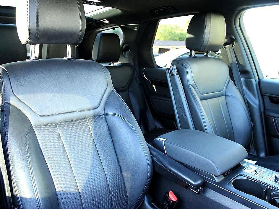 Used 2018 Land Rover Discovery SE image 14