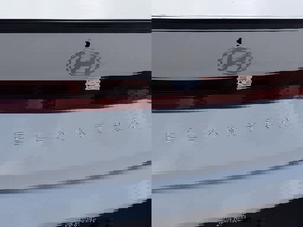 New 2025 Hyundai Elantra SEL image 12