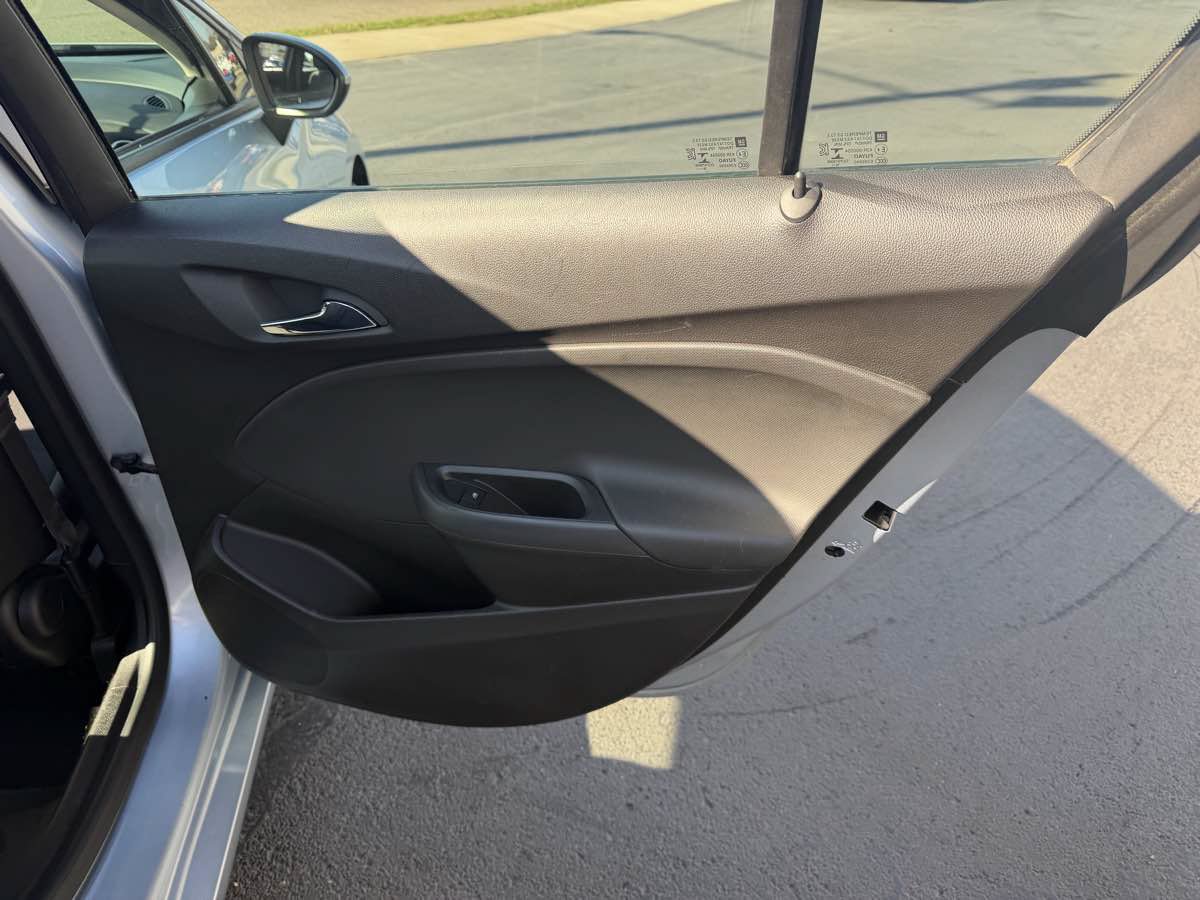 Used 2017 Chevrolet Cruze LS FWD image 17