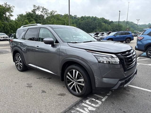 Certified 2024 Nissan Pathfinder Platinum w/ Black Appearance Package AWD/4WD image 7