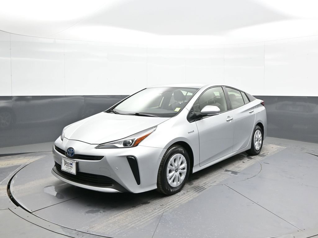 Certified 2022 Toyota Prius LE image 1