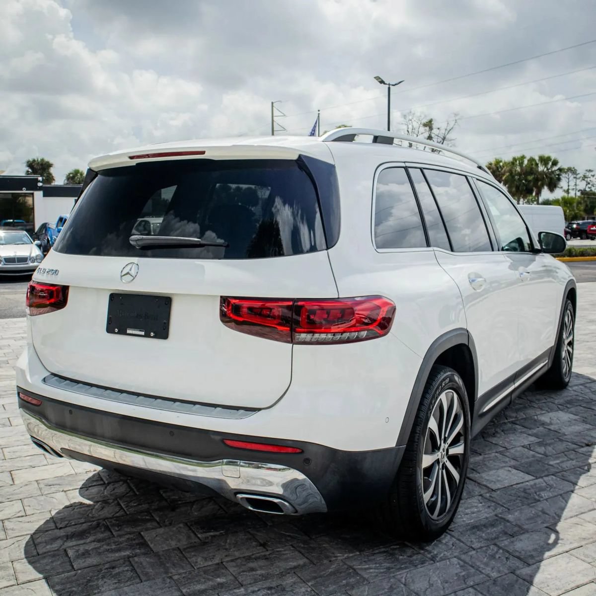 Used 2020 Mercedes-Benz GLB 250 w/ Premium Package image 7