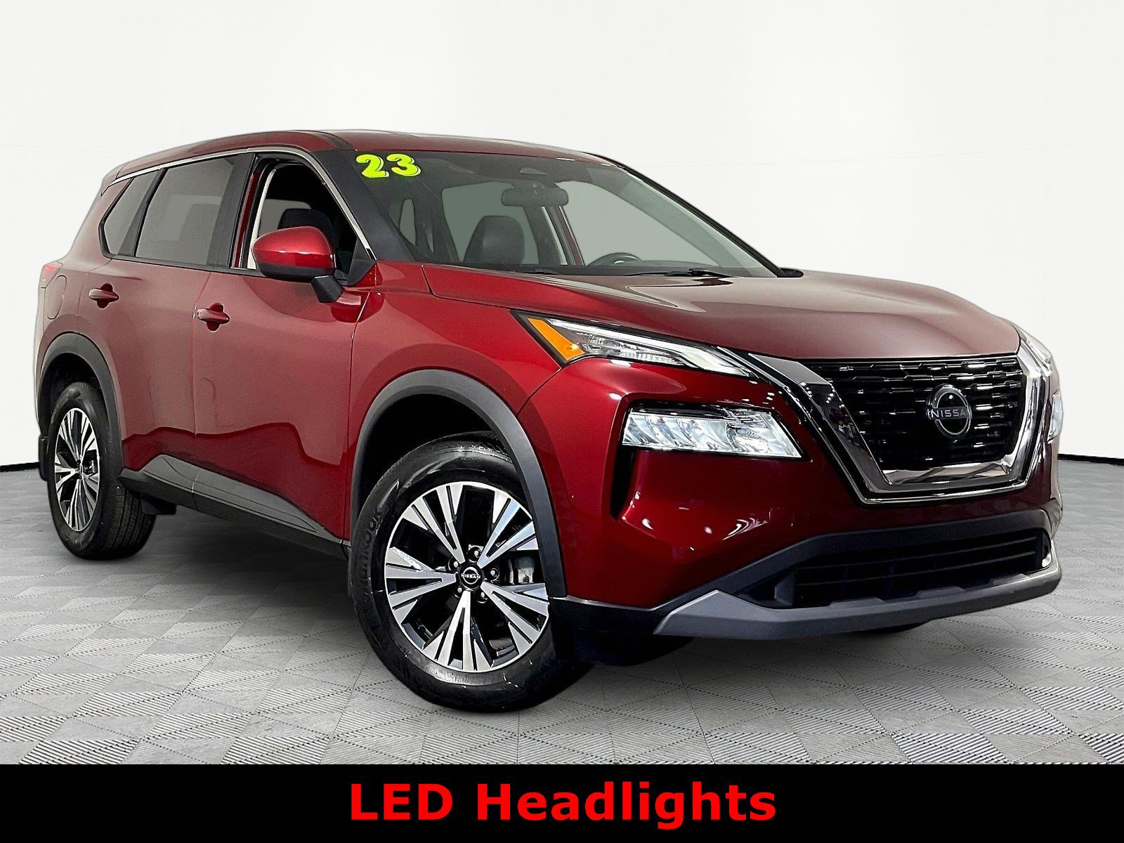 Used 2023 Nissan Rogue SV AWD/4WD image 3