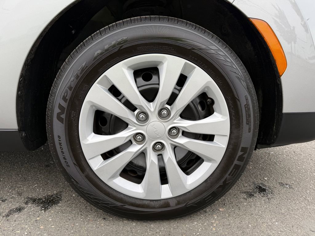Certified 2025 Kia Soul LX FWD image 9