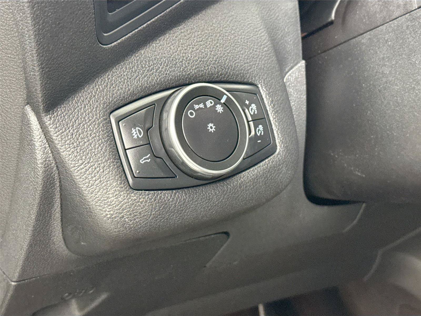 Used 2018 Ford Escape SE w/ SE Sport Appearance Package FWD image 15