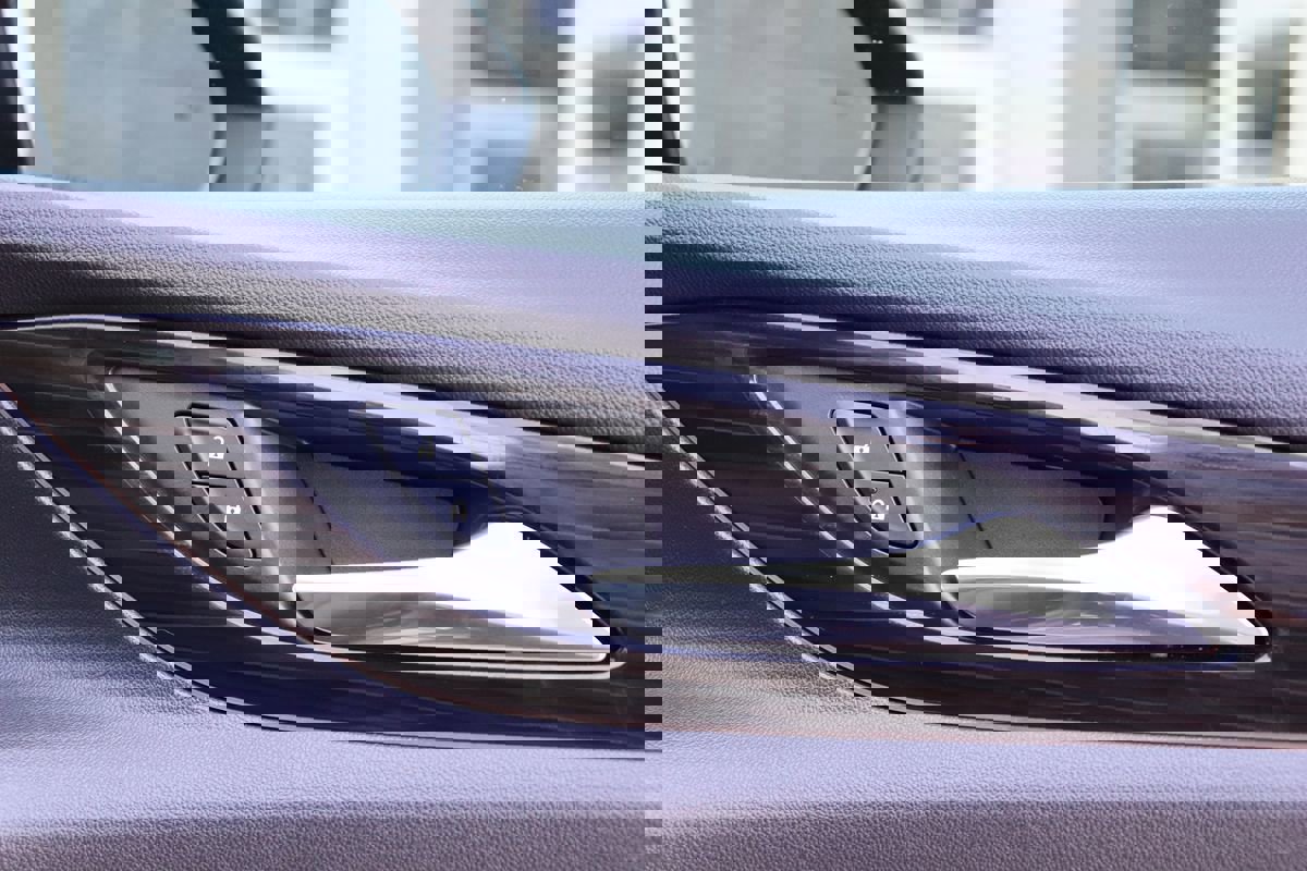 Used 2018 Buick Regal Essence w/ Driver Confidence Package #1 image 37