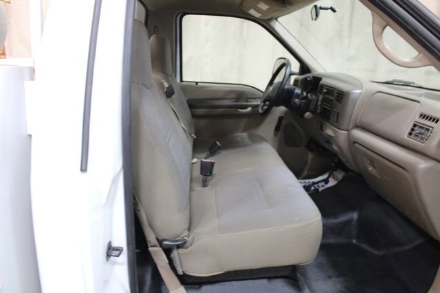 Used 2002 Ford F550 XL image 16