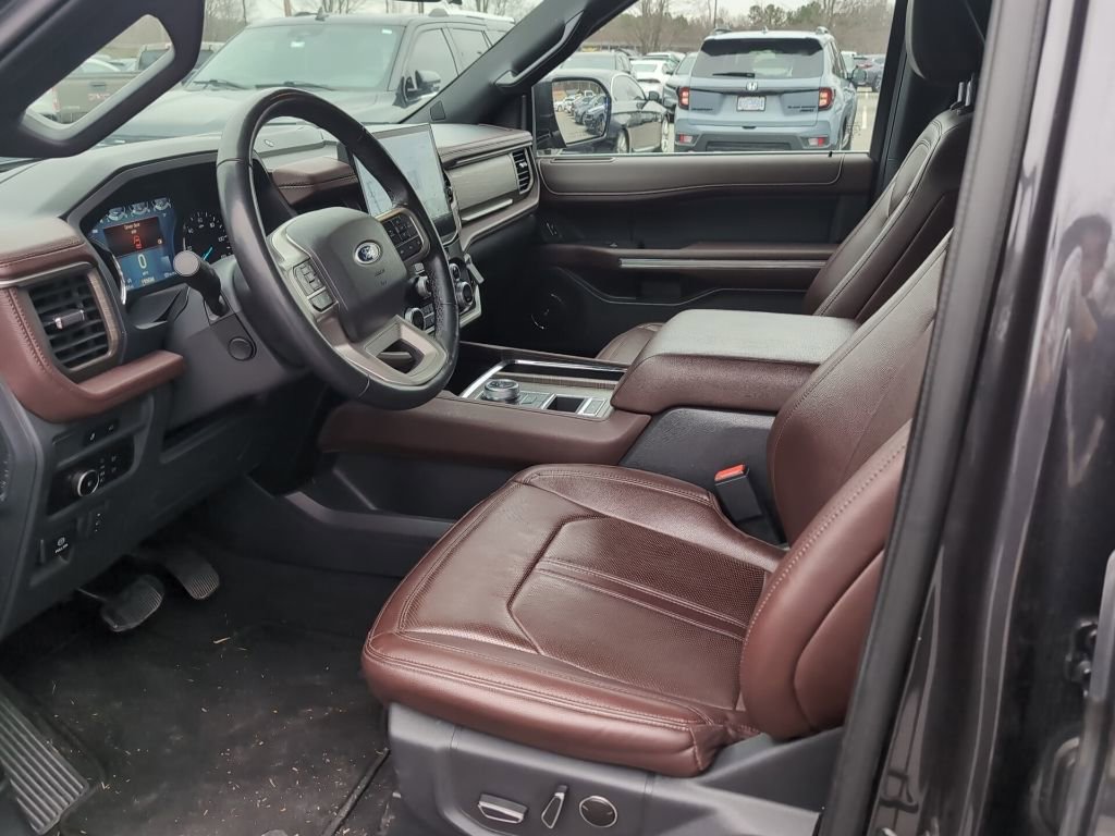 Used 2024 Ford Expedition Limited image 13