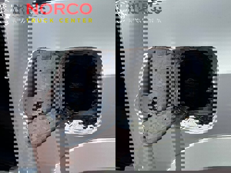 Used 2018 Toyota Tacoma TRD Sport w/ Technology Package image 16